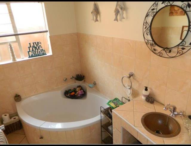 3 BEDROOM PROPERTY TO RENT IN BONAERO PARK